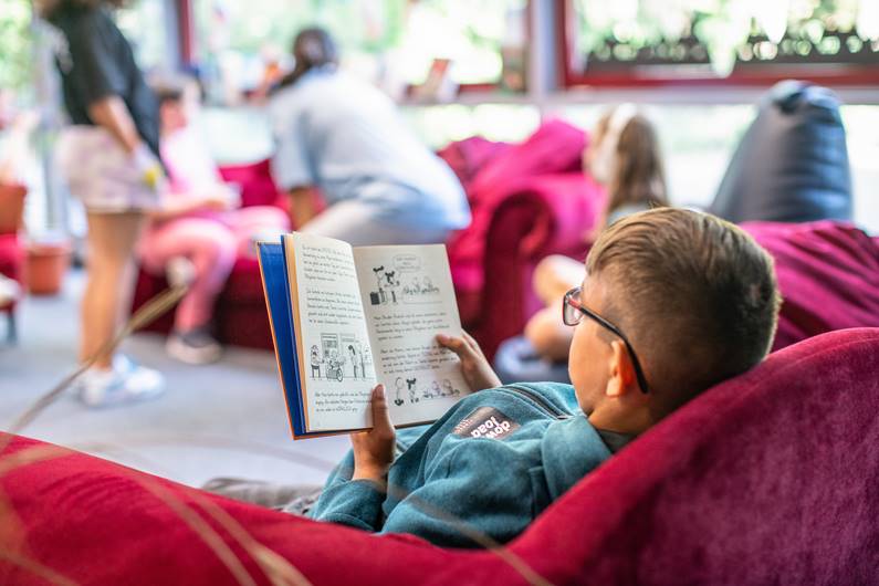 MFG-Leseförderung im Ganztag in der schuleigenen Bibliothek am Standort Wiedenbrück